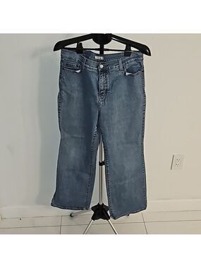 Levi's 512 perfect slimming boot cut blue jean size 16 short